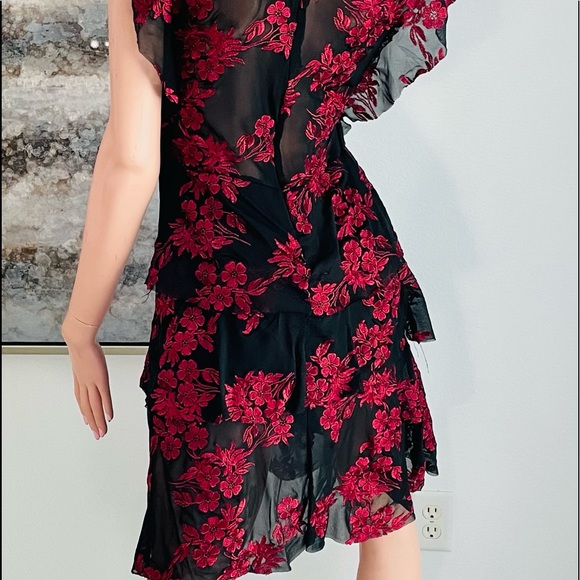 NWT ROMEO & JULIET COUTURE $175 Tiered Black and Red Lace DRESS Small - Picture 12 of 15